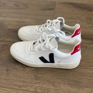 Veja sneakers,only tried on onceSize 7, fits 7/7.5